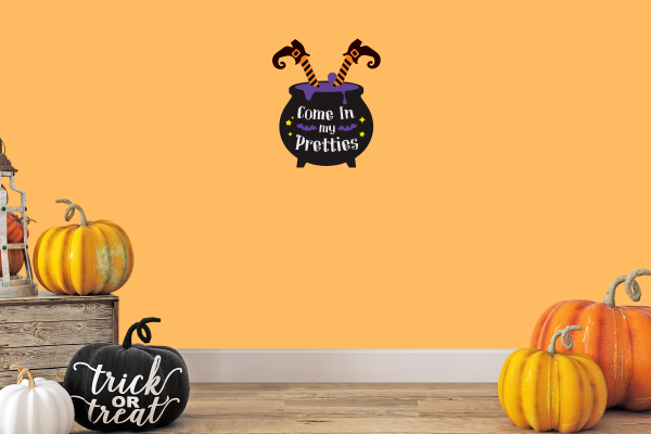Come In My Pretties Wood Door Sign